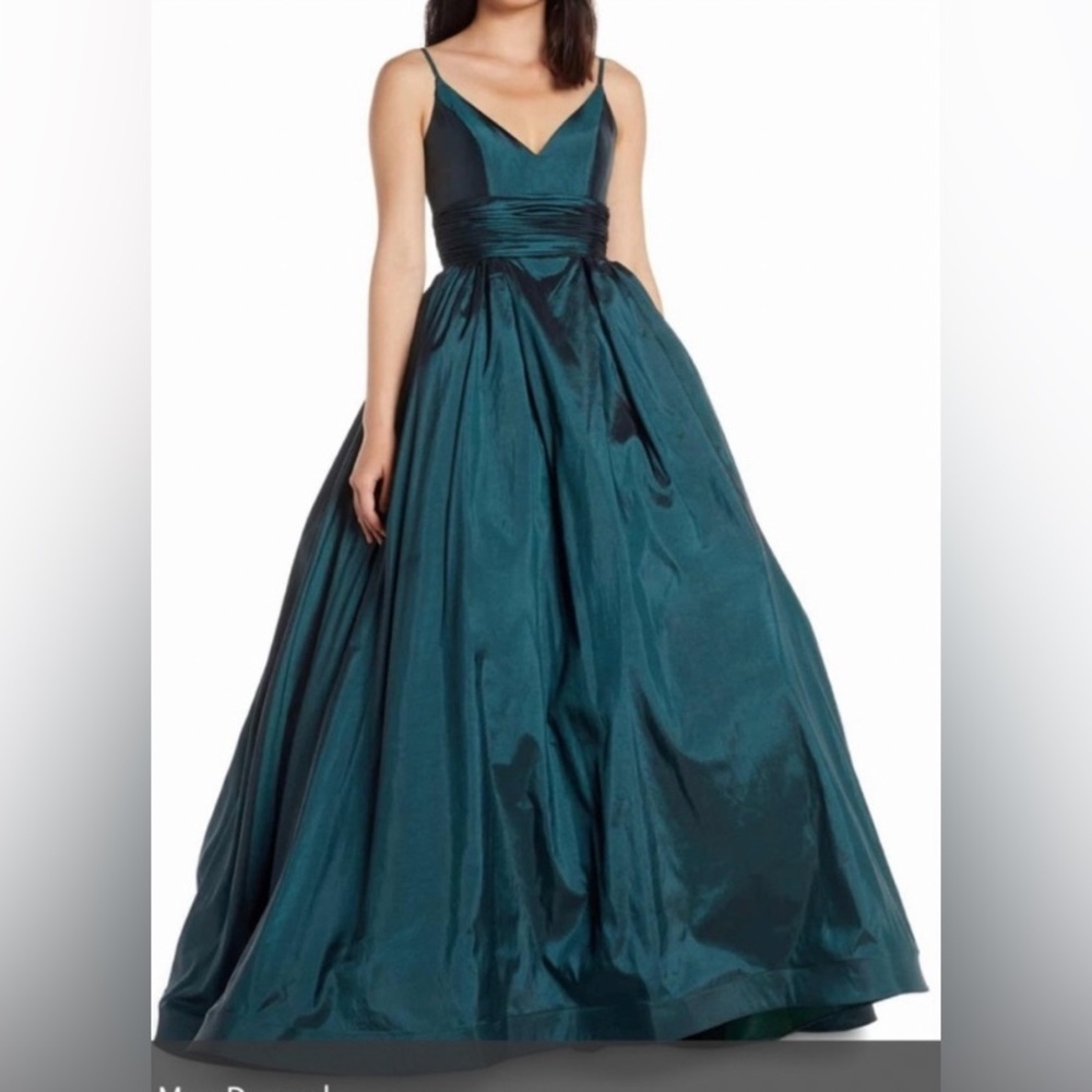 Mac Douggal Prom or Bridesmaid or formal dress for special event.
